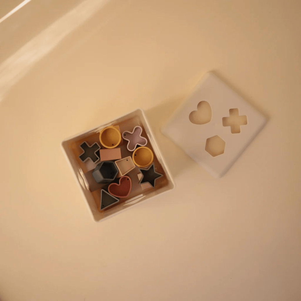 Shape sorting box | Mushie