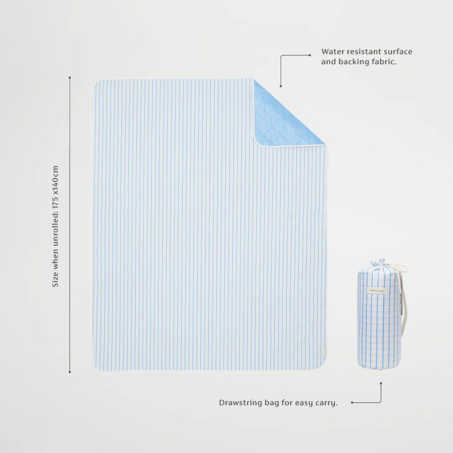 Beach and picnic blanket | Le weekend mild blue cream