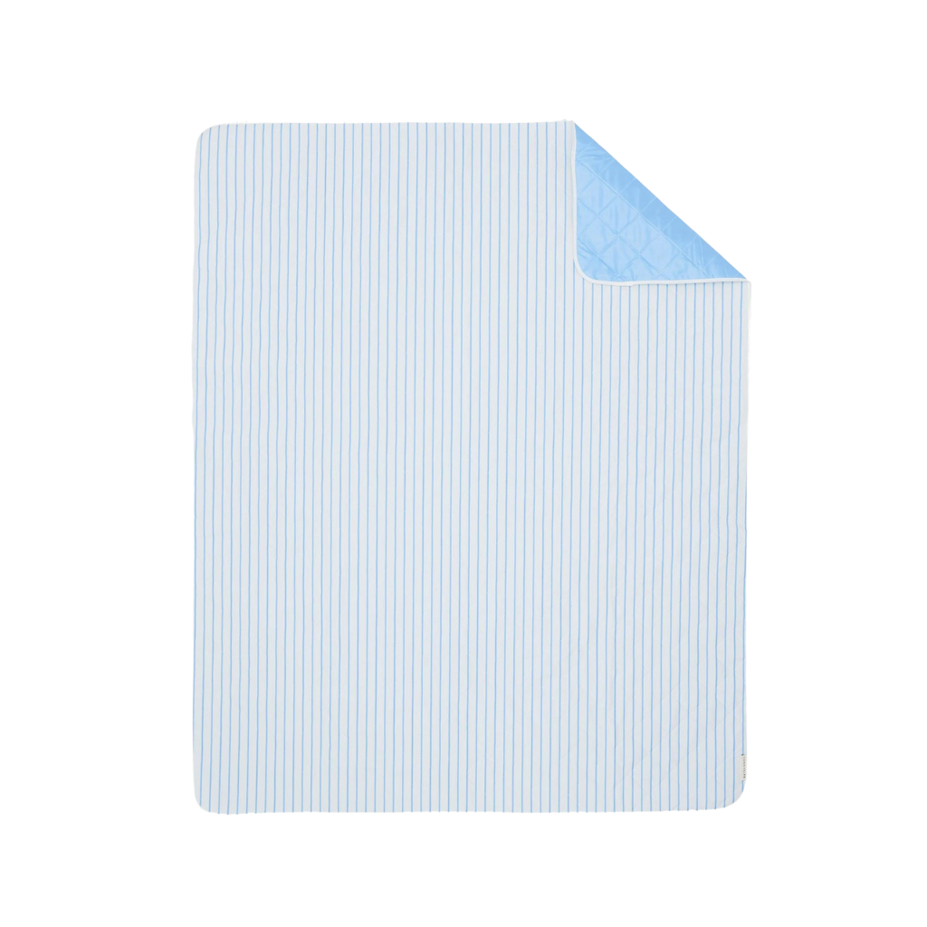 Beach and picnic blanket | Le weekend mild blue cream